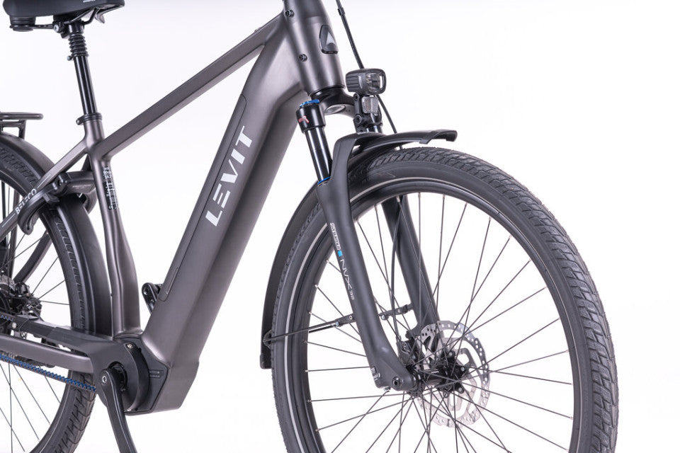 Elektrische herenfiets Levit Beleco 3 Overstep 2026 met middenmotor en riemaandrijving