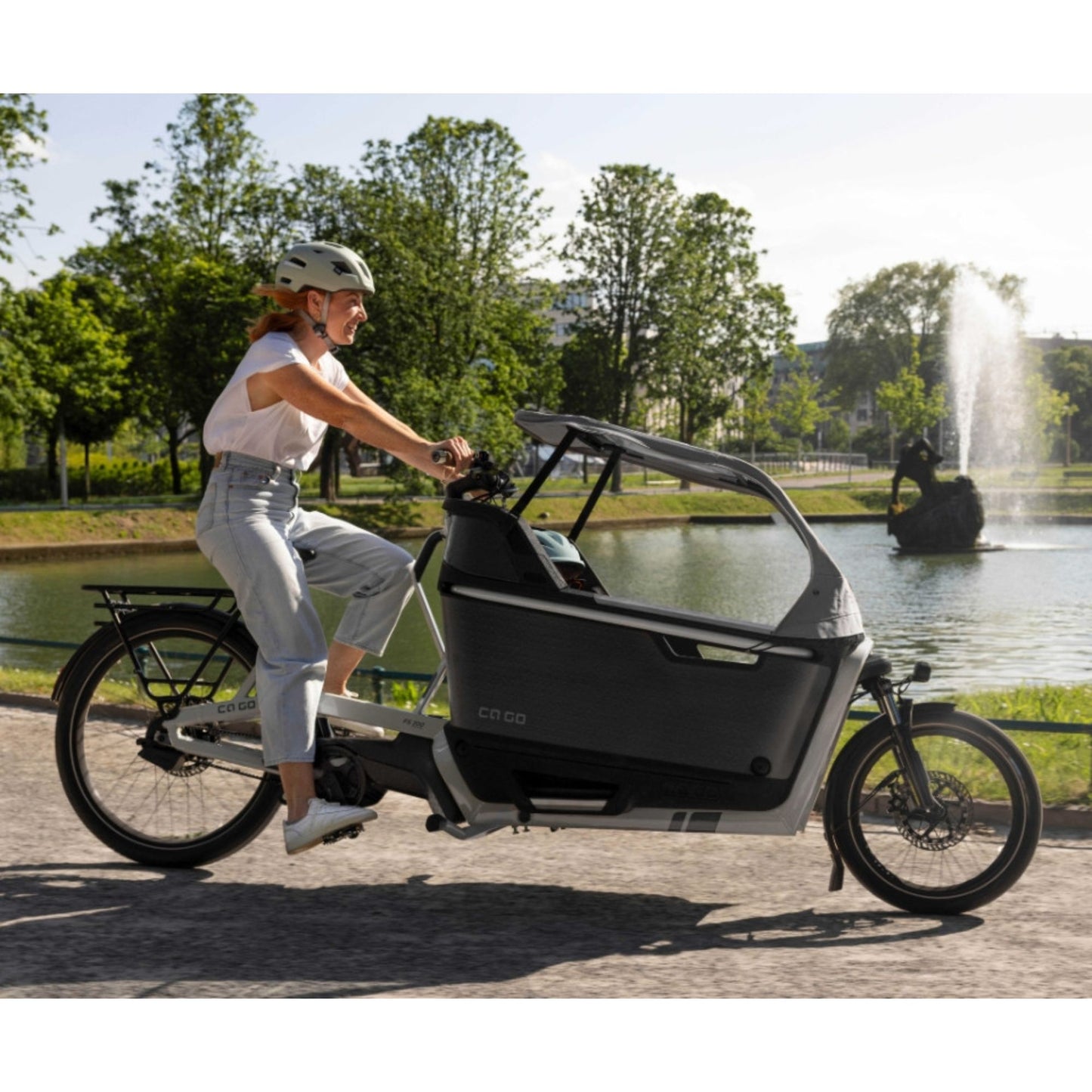 Premium elektrische bakfiets tweewieler Ca Go FS200 met regenhuif en kinderzitjes