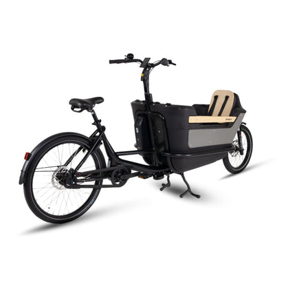 Elektrische bakfiets tweewieler met ruime kunststof bak en veiligheidsriemen