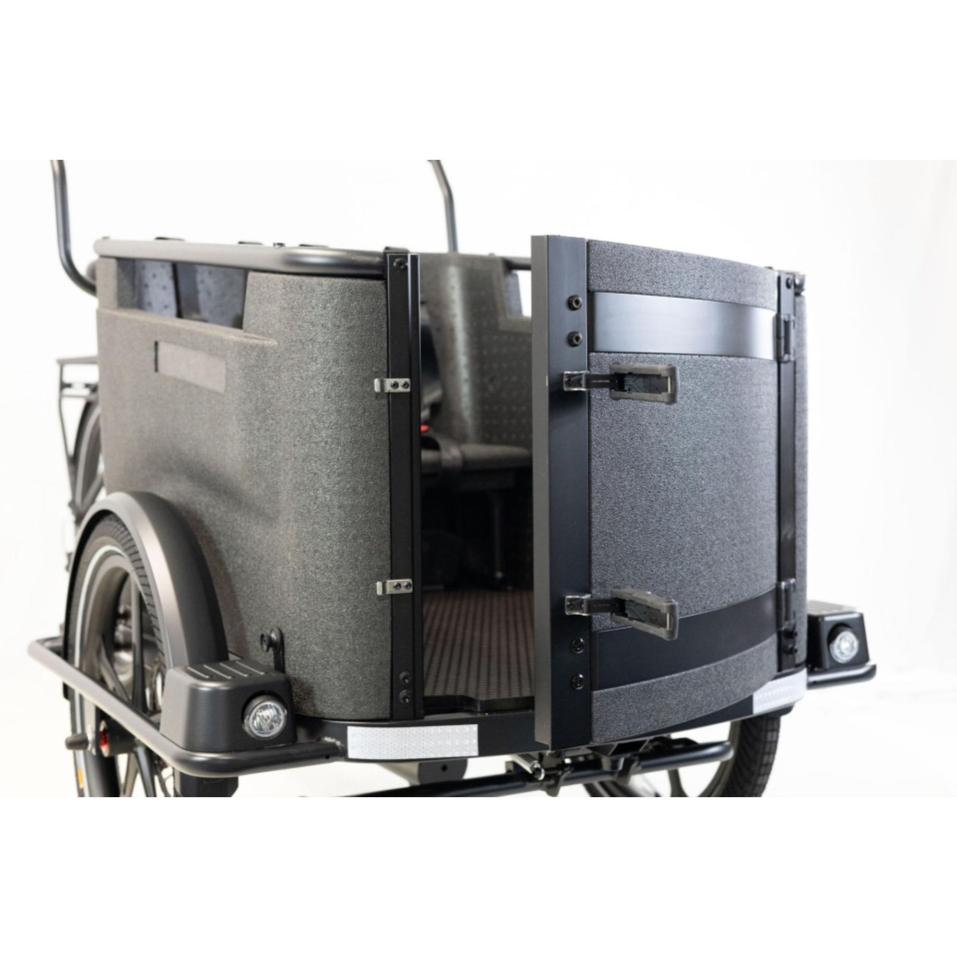 Elektrische bakfiets driewieler Van Rixtel Family met ruime gezinsbak en veiligheidsdeurtje